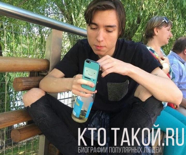 Flesh в детстве