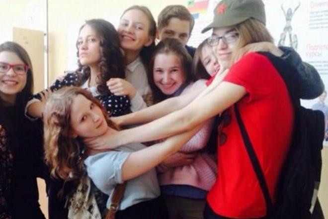 Певица Монеточка в школе