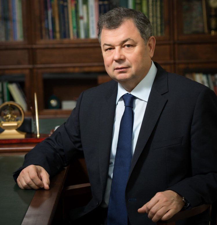 Анатолий Артамонов: биография личности