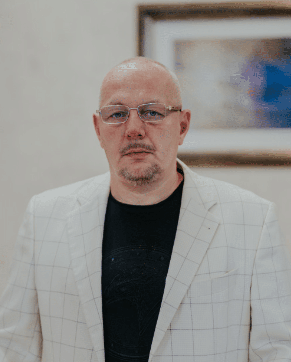 Маковенко Олег Владимирович - биография и трудовая деятельность